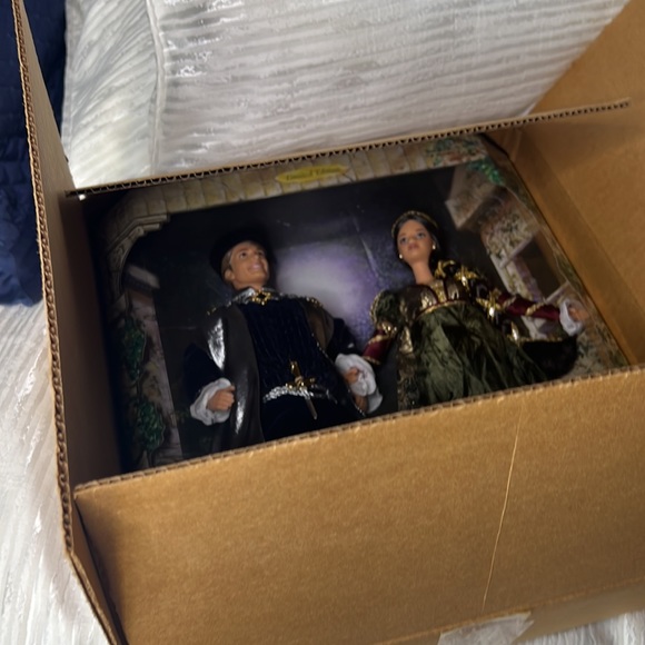 KEN & BARBIE AS ROMEO AND JULIETTE 1st IN A SERIES, TOGETHER FOREVER COLLECTION - Picture 15 of 15